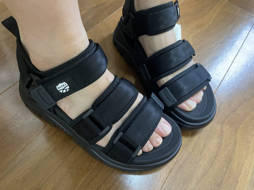 SHAKA NEO BUNGY　を履いている