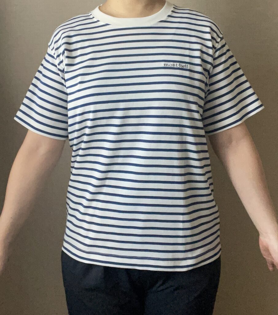 モンベルWIC.ボーダーTを着用した女性